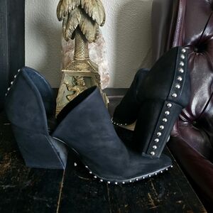 Gianni Bini 9.5 studded slip on booties